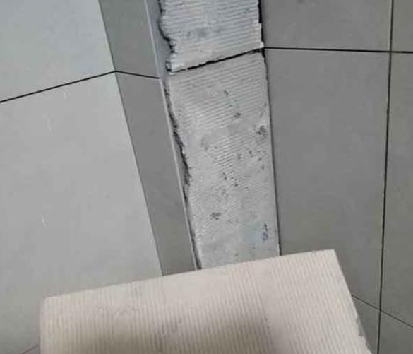 柳林瓷砖空鼓维修公司分享下厨房瓷砖脱落的补救措施。
